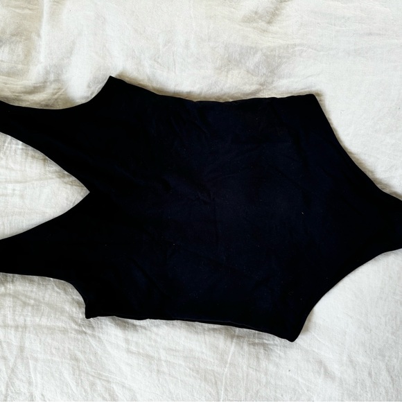 A&F Double Layered Scuba vneck body suit Black M - Picture 2 of 3